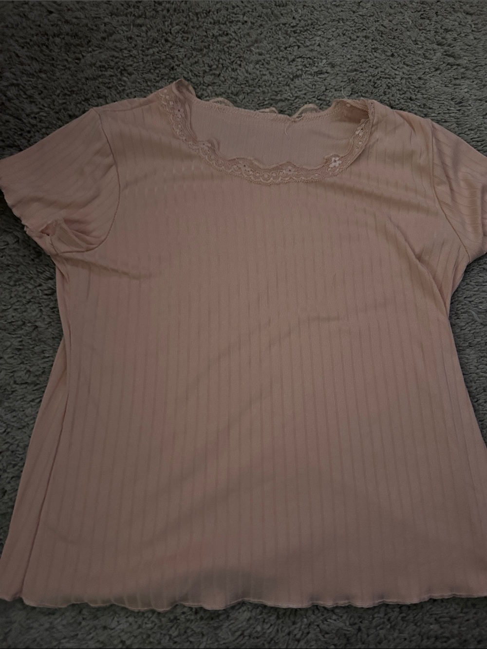 Women’s Lace-Trim Short Sleeve Top in Light Pink